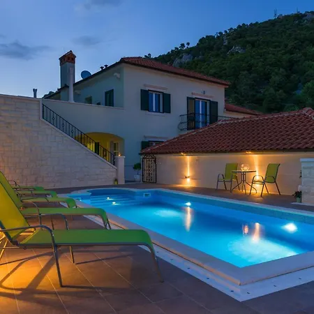 Kogo * Hvar Town