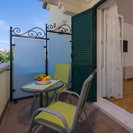 Kogo Apartment *