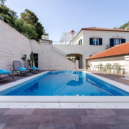 Kogo 아파트 흐바르